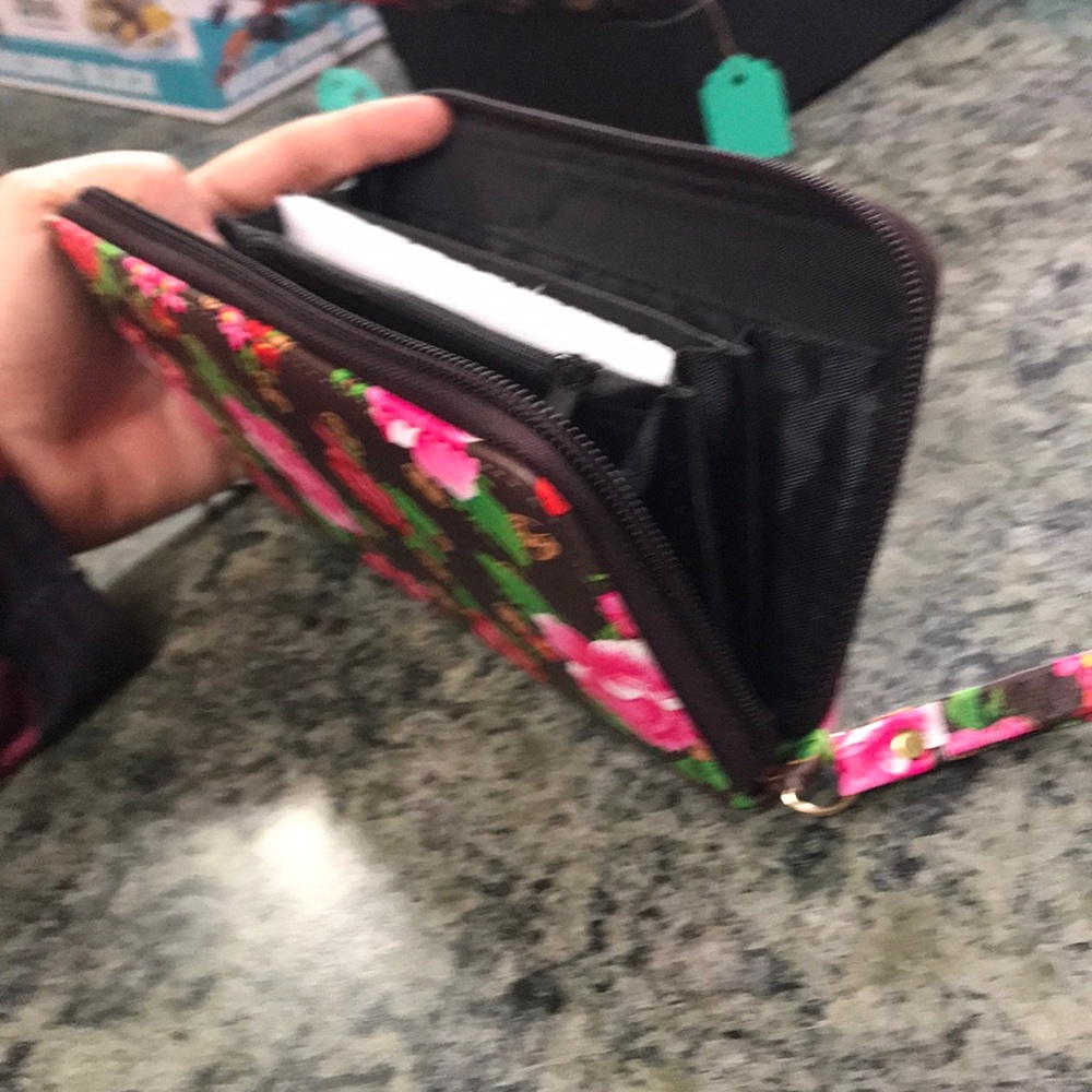 Wallets - Picture 9 of 9